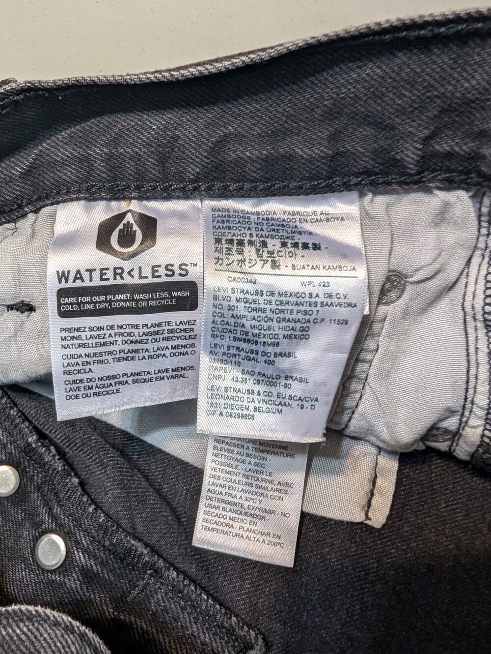 Levi's 501 black jean shorts, size 25 - Picture 7 of 8